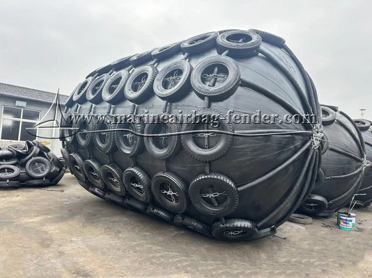 Résistance au vieillissement Pneumatique Fender en caoutchouc facile à gonfler Flange inoxydable Norme ISO17357
