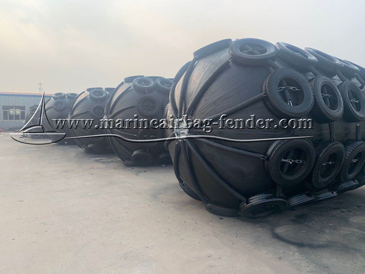 Résistance au vieillissement Pneumatique Fender en caoutchouc facile à gonfler Flange inoxydable Norme ISO17357