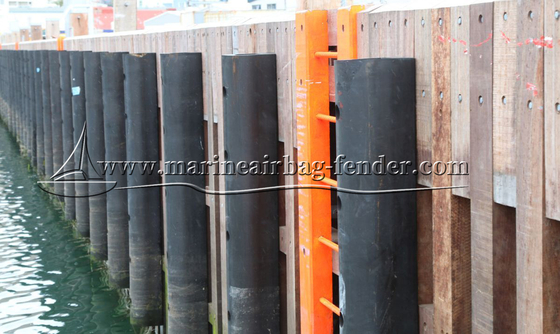 Fendeur en caoutchouc de type D sur mesure, Fendeur solide marin pour la protection du navire