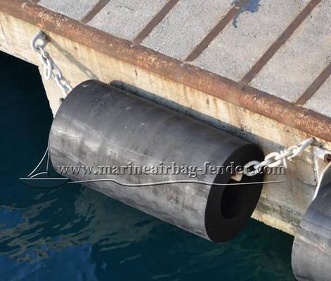 Installation à boulonnage de fendeur en caoutchouc marin cylindrique pour offshore
