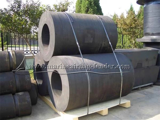 Installation à boulonnage de fendeur en caoutchouc marin cylindrique pour offshore