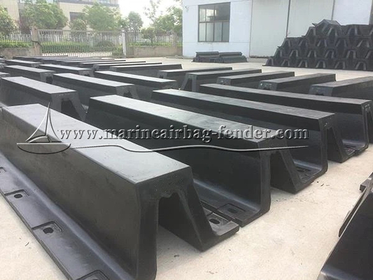 Fenders en caoutchouc de type arc V noir