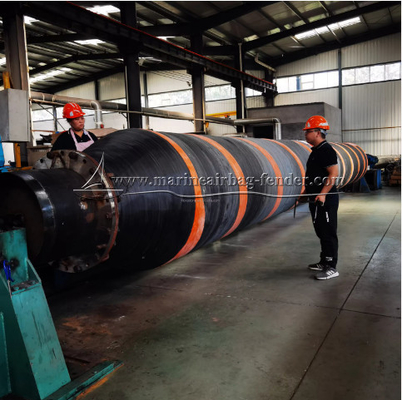 tuyau d'aspiration d'huile flexible personnalisé pour les terminaux de fret maritime