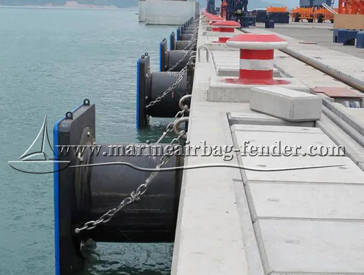 Des débardeurs en caoutchouc de docks marins durables personnalisés avec une chaîne en acier inoxydable