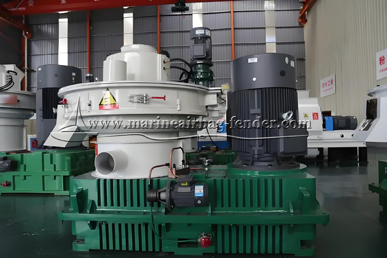 Compacteur de biomasse à commande PLC pour l'industrie alimentaire / chimique
