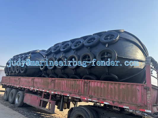 Résistance aux intempéries Vessel Pneumatic Rubber Fender 50kPa/80kPa Résistance
